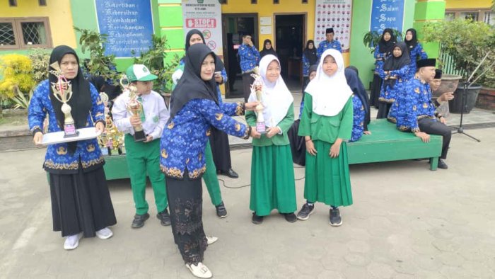 Haura Adibah dan Adibah Faeyza Ali Sabet Juara Bulu Tangkis AKSIOMA-KSM Jambi Haura Adibah dan Adibah Faeyza Ali Sabet Juara Bulu Tangkis AKSIOMA-KSM Jambi