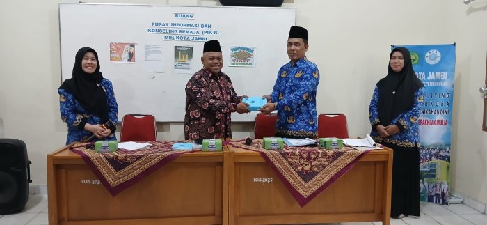 UIN STS Jambi Serahkan 23 Mahasiswa PLP ke MIN Kota Jambi UIN STS Jambi Serahkan 23 Mahasiswa PLP ke MIN Kota Jambi