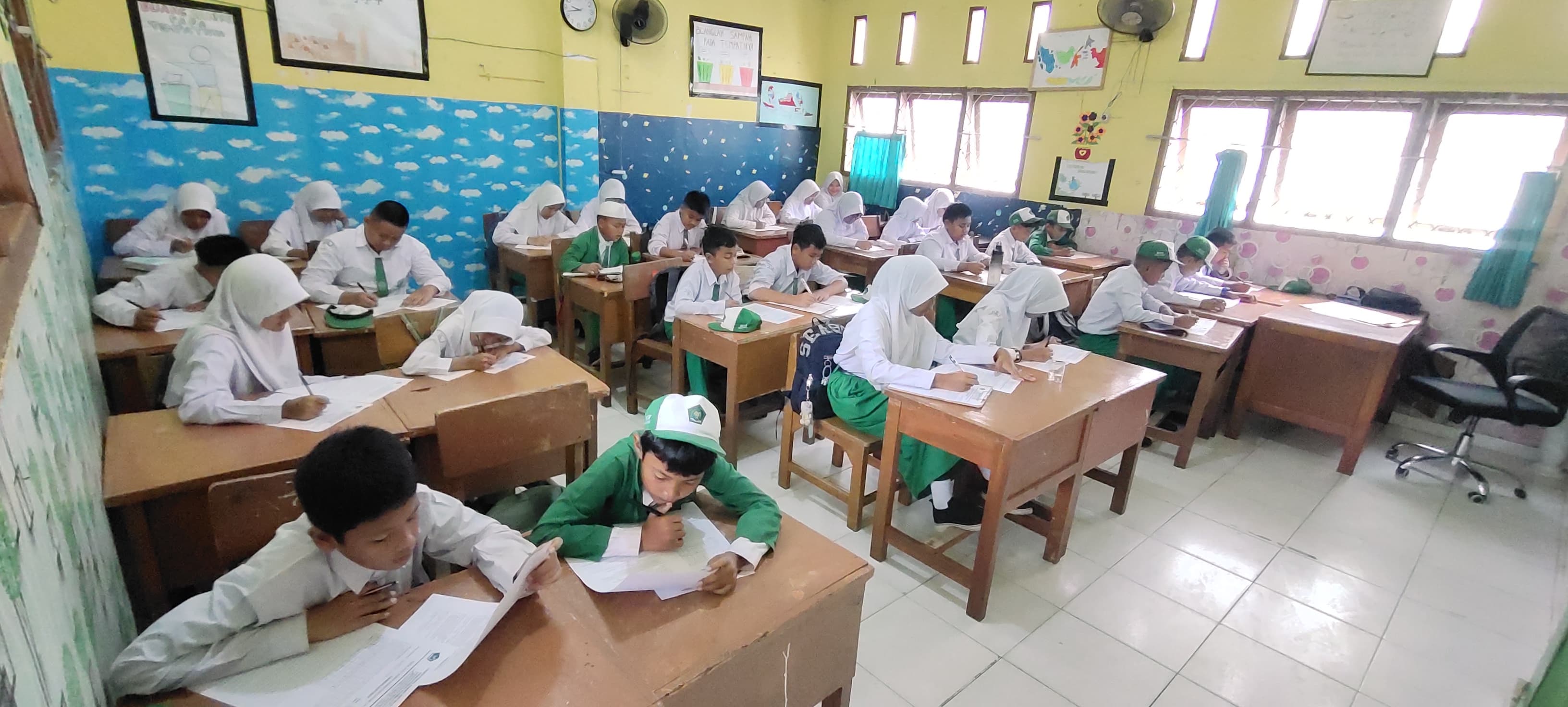 Penilaian Akhir Semester Ganjil 2024/2025 Penilaian Akhir Semester Ganjil 2024/2025