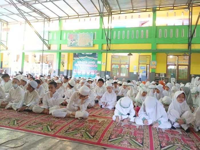 MIN Kota Jambi Rutin Gelar Pembacaan Yasin Bersama MIN Kota Jambi Rutin Gelar Pembacaan Yasin Bersama