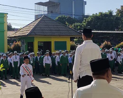 MIN Kota Jambi Gelar Upacara Bendera Rutin MIN Kota Jambi Gelar Upacara Bendera Rutin