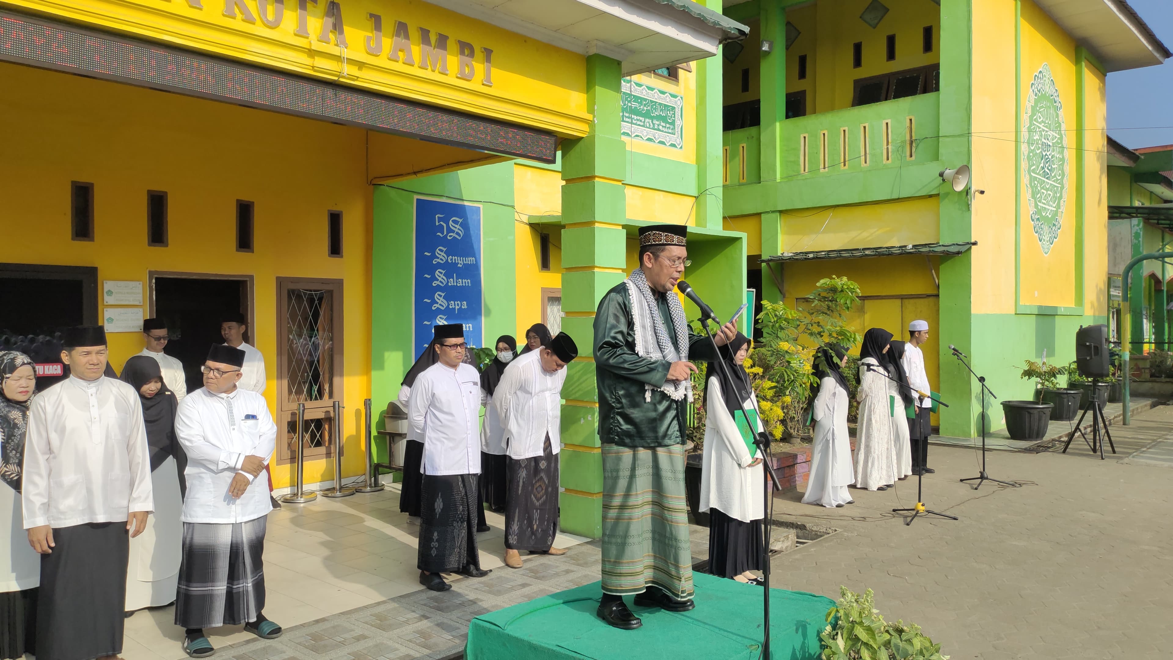 MIN KOTA JAMBI GELAR UPACARA PERINGATAN HARI SANTRI NASIONAL 2024 MIN KOTA JAMBI GELAR UPACARA PERINGATAN HARI SANTRI NASIONAL 2024