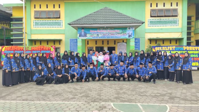 Sekolah Gelar Upacara dan Apresiasi Juara OMI Nasional Sekolah Gelar Upacara dan Apresiasi Juara OMI Nasional
