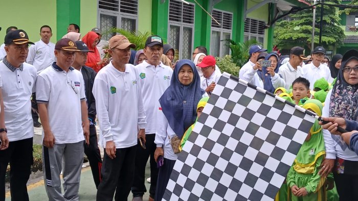 MIN Kota Jambi Meriahkan Jalan Sehat HAB Kemenag ke-80 tahun MIN Kota Jambi Meriahkan Jalan Sehat HAB Kemenag ke-80 tahun