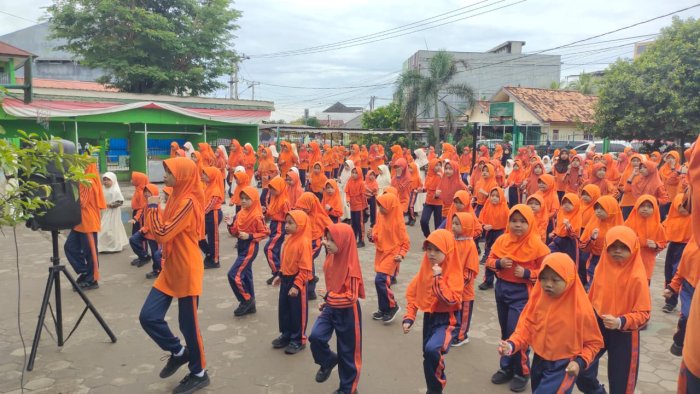 Siswa MIN Lakukan Senam Rutin Setiap Kamis Pagi Siswa MIN Lakukan Senam Rutin Setiap Kamis Pagi
