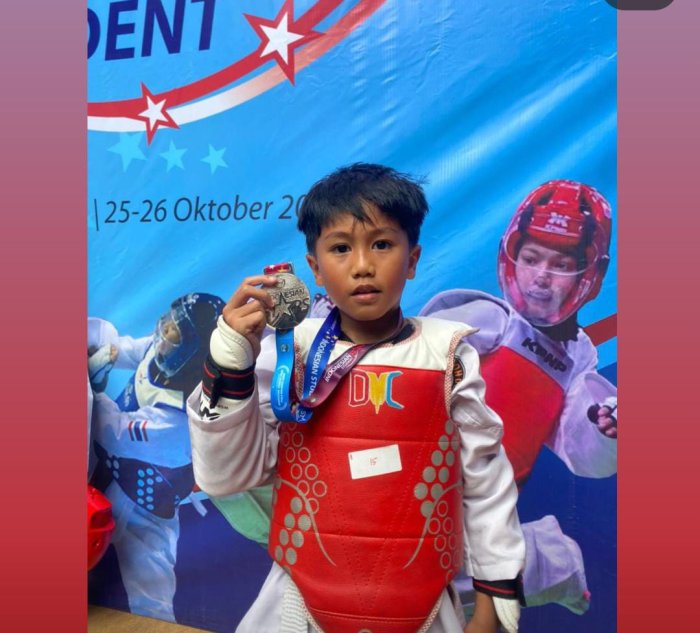 Zakir Siswa MIN Kota Jambi Raih Perak di Kejuaraan Taekwondo Zakir Siswa MIN Kota Jambi Raih Perak di Kejuaraan Taekwondo